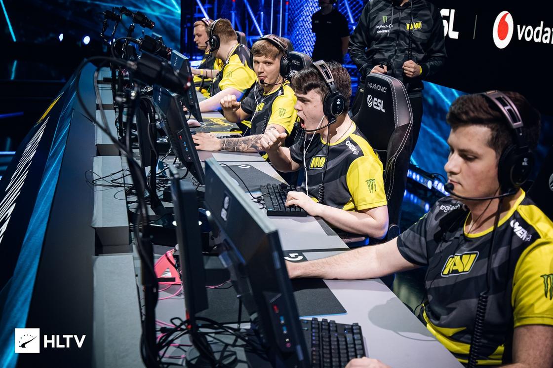 NAVI обыграли forZe и продолжат выступление в нижней сетке EPIC CIS League