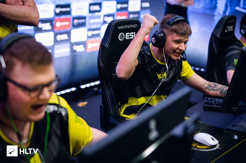NAVI одержали победу над Gambit в финале Starladder CIS